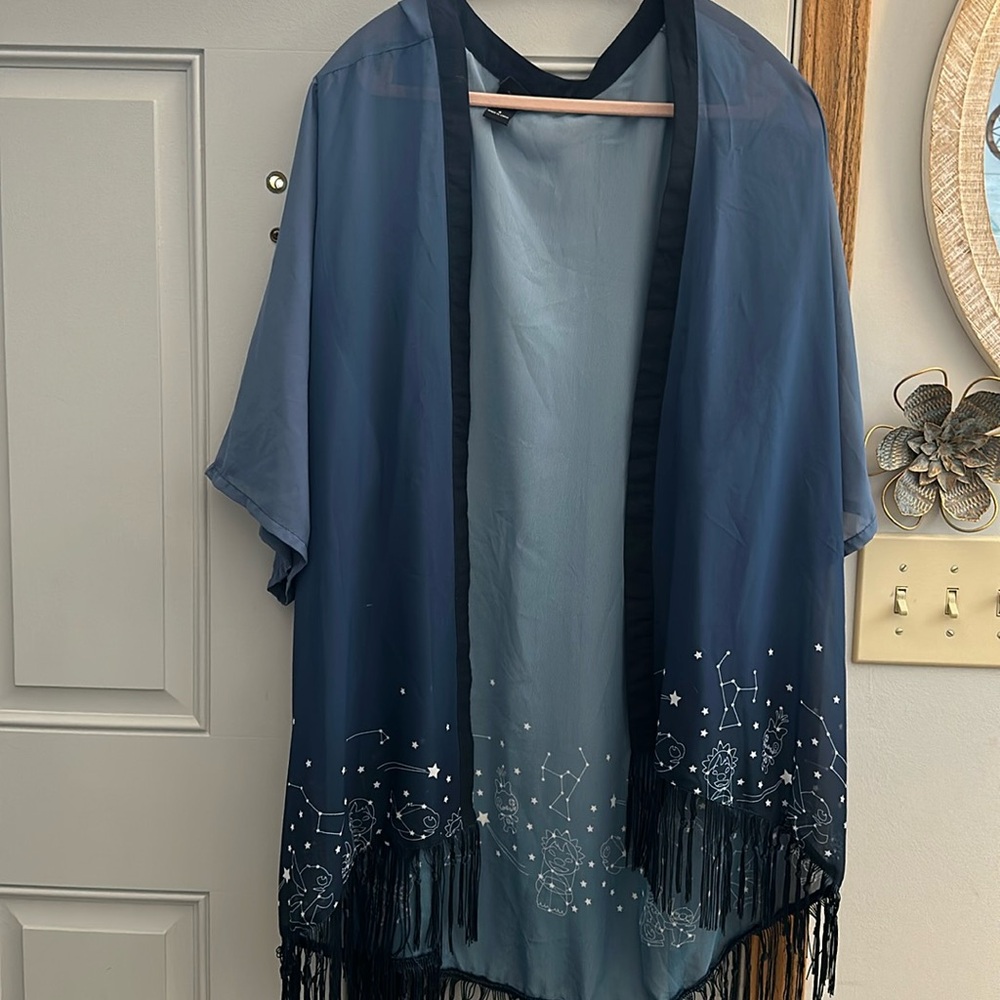 Disney light weight shawl. Plus size 4.